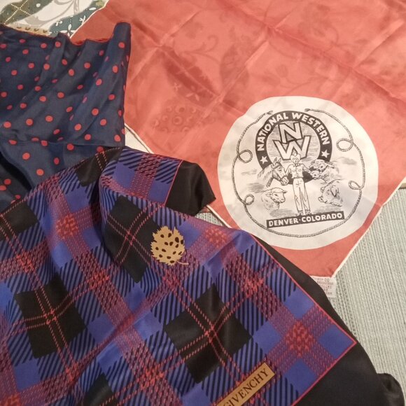 Vintage Silk Scarfs Japan - Givenchy red National Western Denver print - Picture 7 of 7